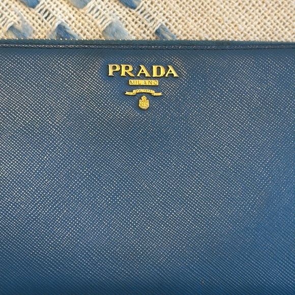 Authentic Prada Long Zippy Wallet in GUC - Picture 3 of 12